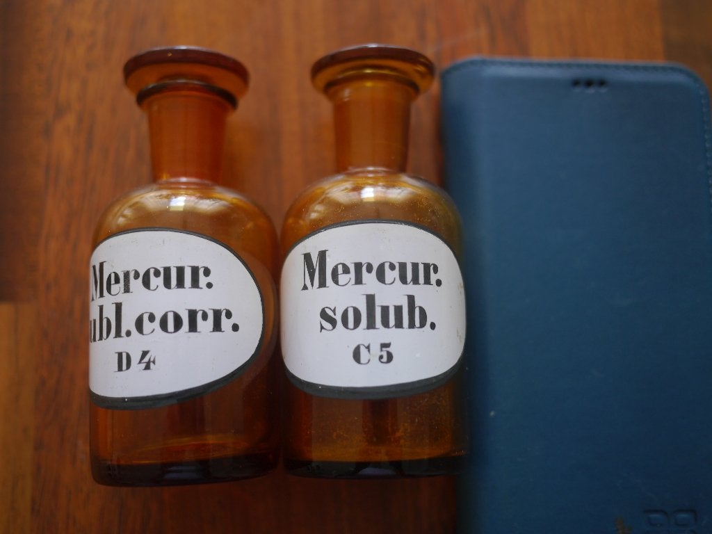 apotheek flesjes, emaille etiket, hand beschilderd, 1900, Ophalen of Verzenden, Zo goed als nieuw