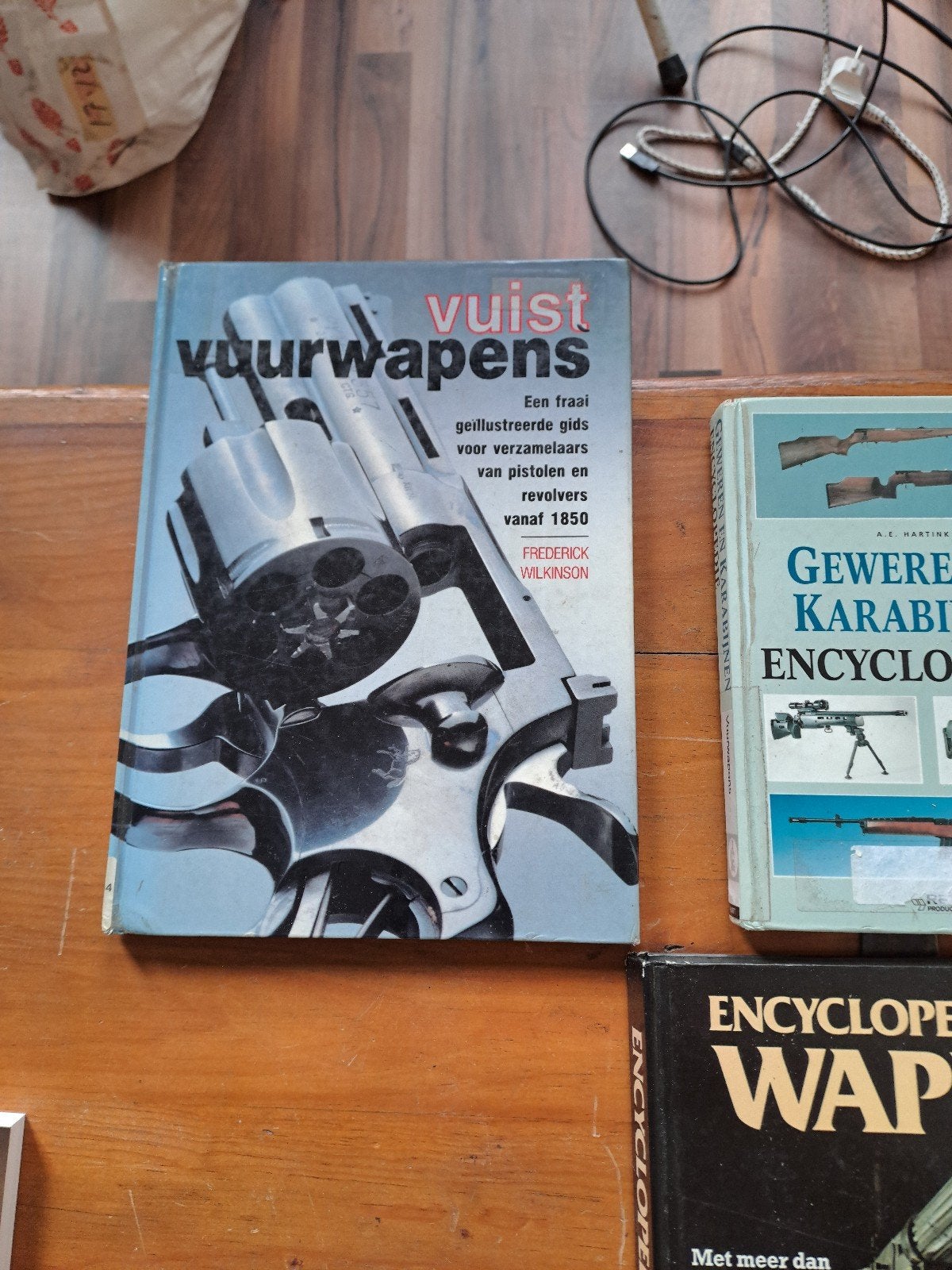 Wapenboeken: Encyclopedieën en Gidsen, Ophalen of Verzenden, Landmacht, Nederland, Boek of Tijdschrift