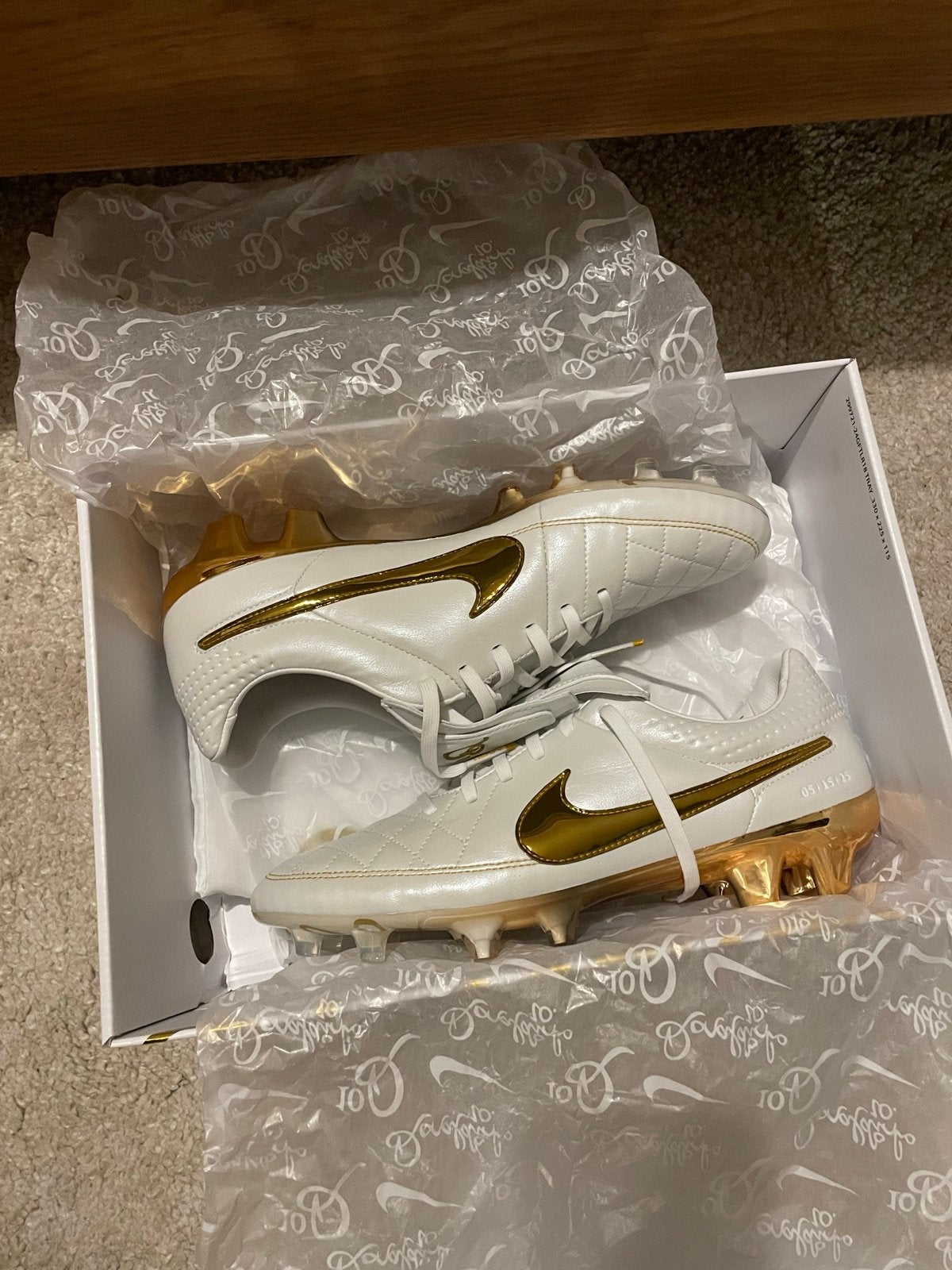 Nike Tiempo Legend “touch of gold” Ronaldinho - Maat 44, Ophalen of Verzenden, Nieuw, Schoenen