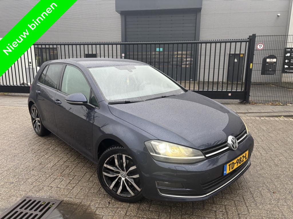 Volkswagen Golf 2.0 TDI DSG7|Sensoren|Stoelverw|Leer, Auto's, Volkswagen, Euro 5, Gebruikt, 680 kg, 4 cilinders