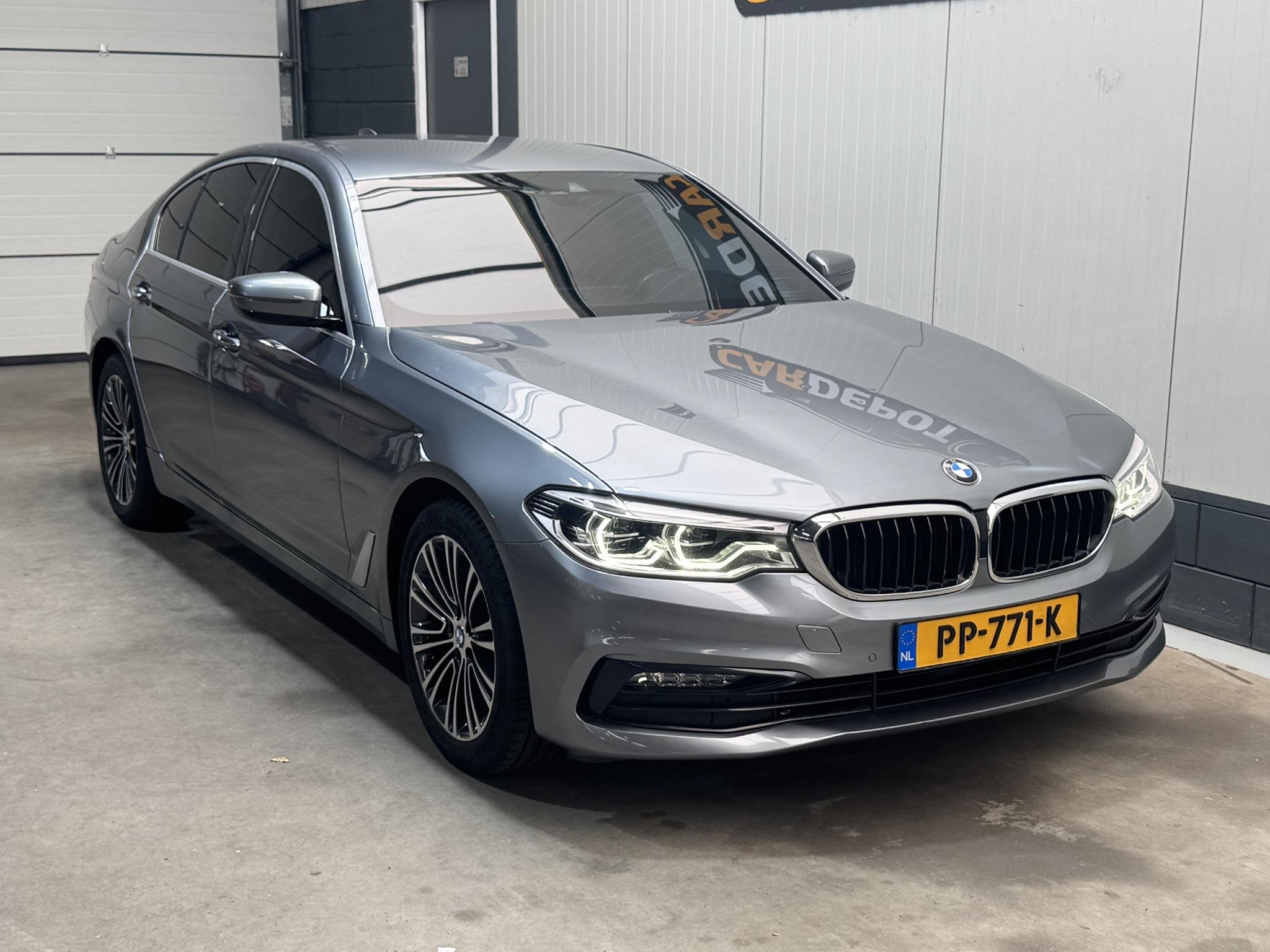 BMW 5-serie 520i High Executive, Automaat, 1998 cc, Achterwielaandrijving, Gebruikt