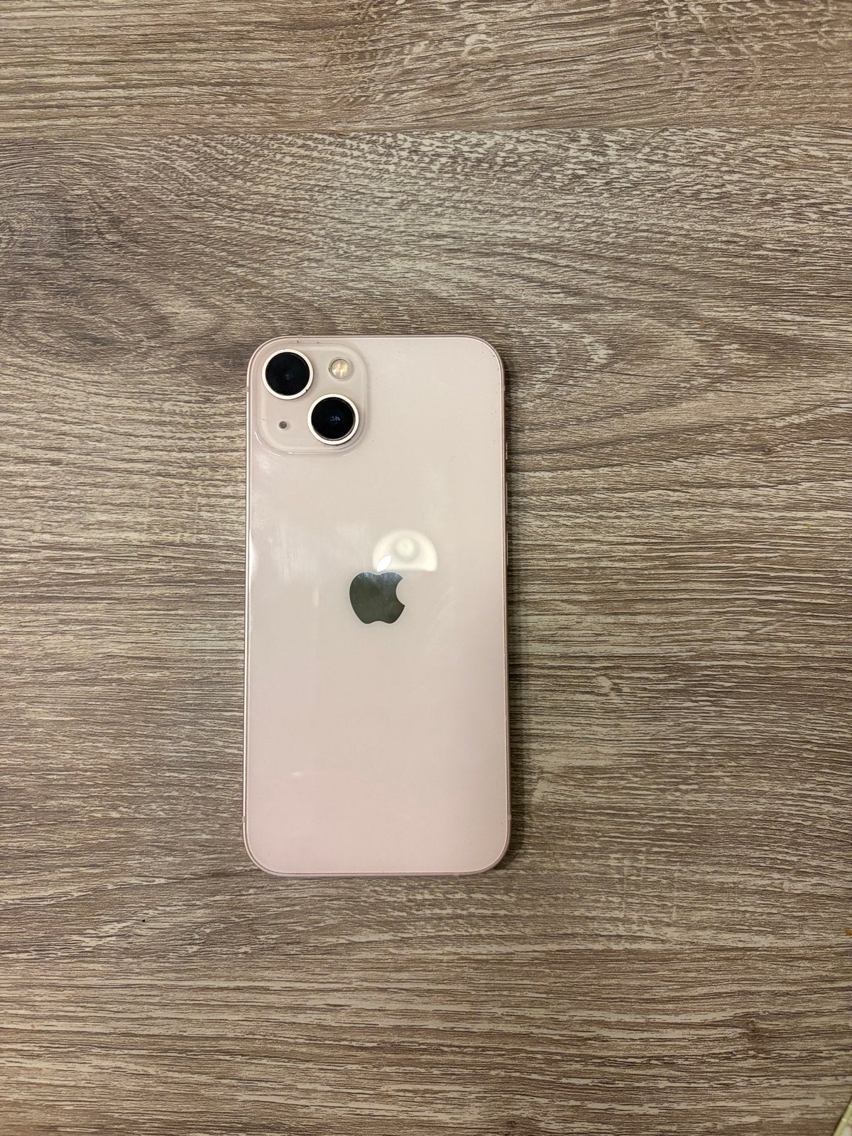 Foto 2 van iPhone 13 met defecte oplaadpoort