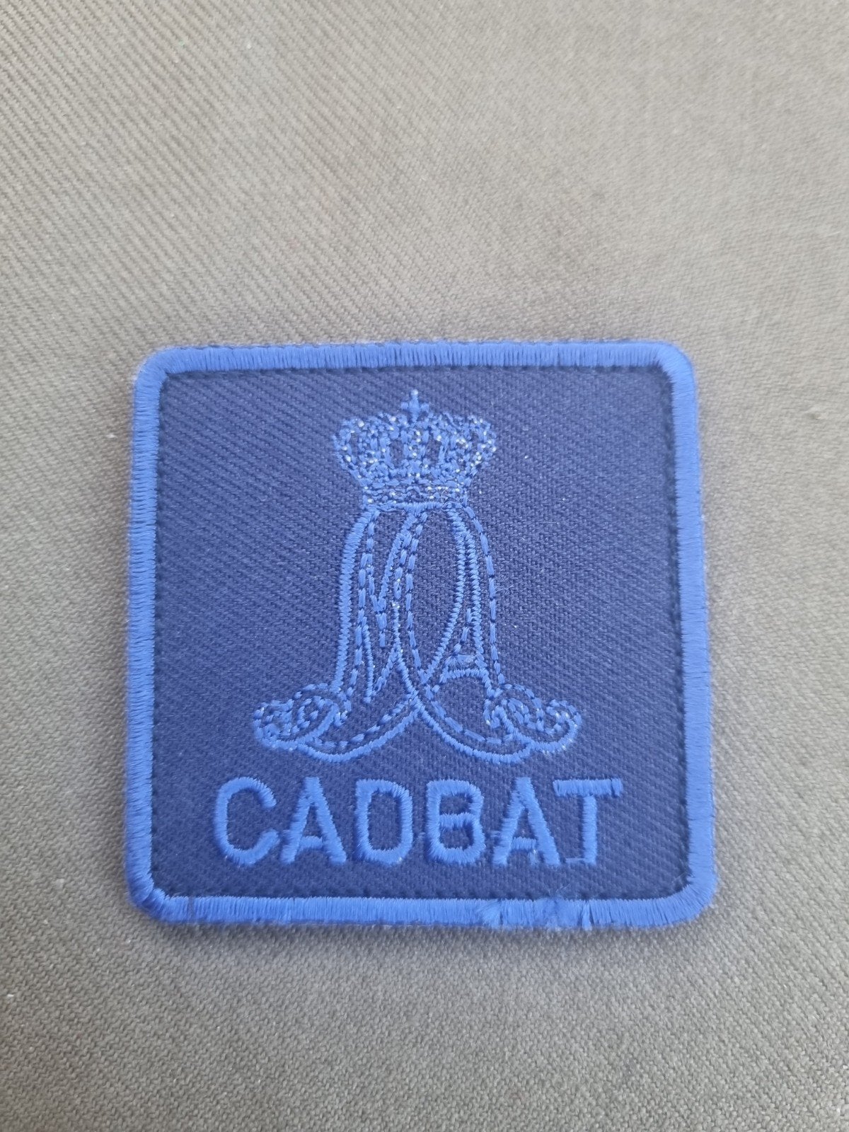 Borstpatch KMA CADBAT, Ophalen of Verzenden, Landmacht, Nederland, Embleem of Badge