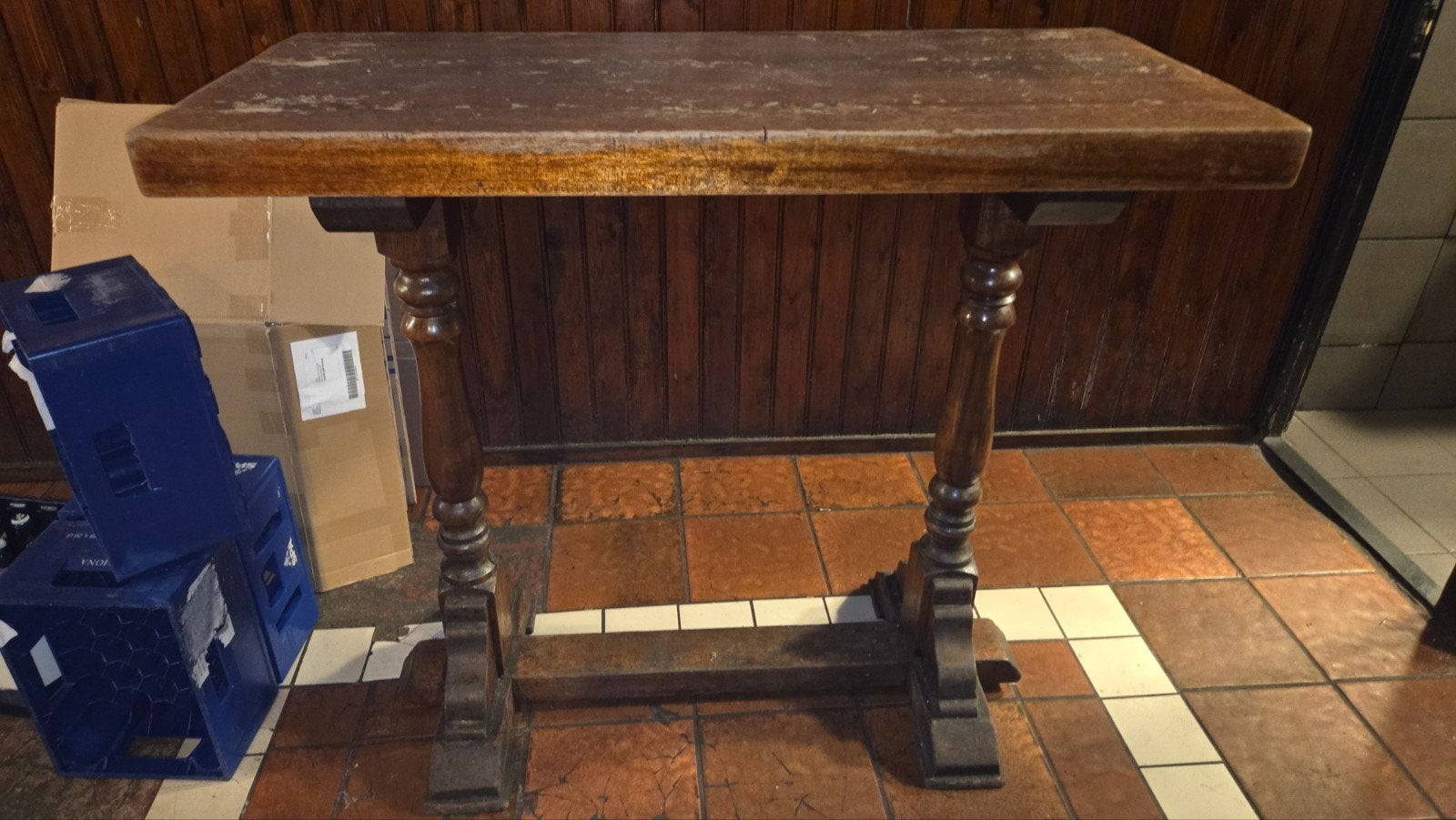 Café / klooster tafel uit De Biecht, Ophalen