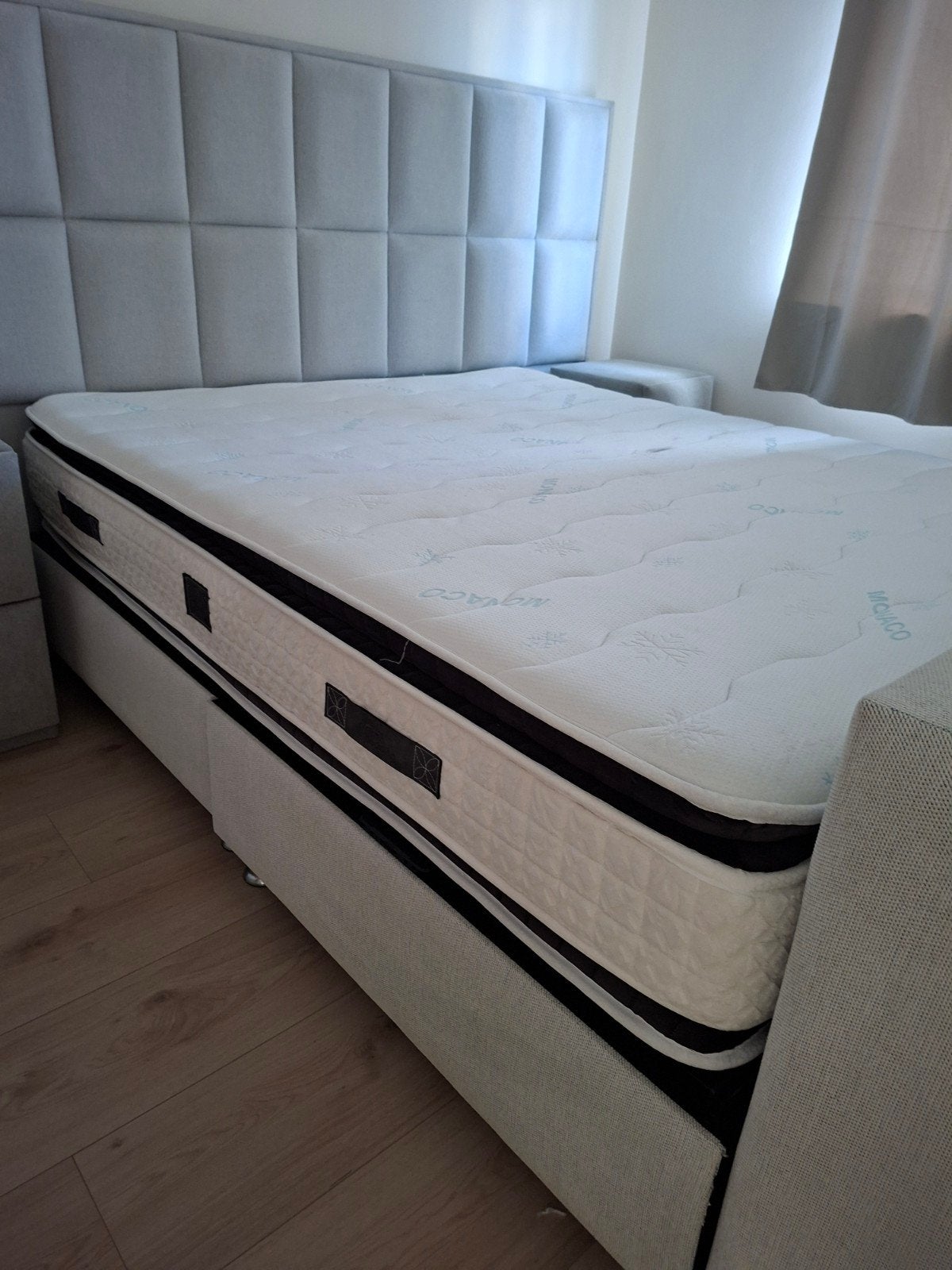 Tweepersoons boxspring met hoofdbord en nachtkastjes, Ophalen, Gebruikt, Tweepersoons, 180 cm