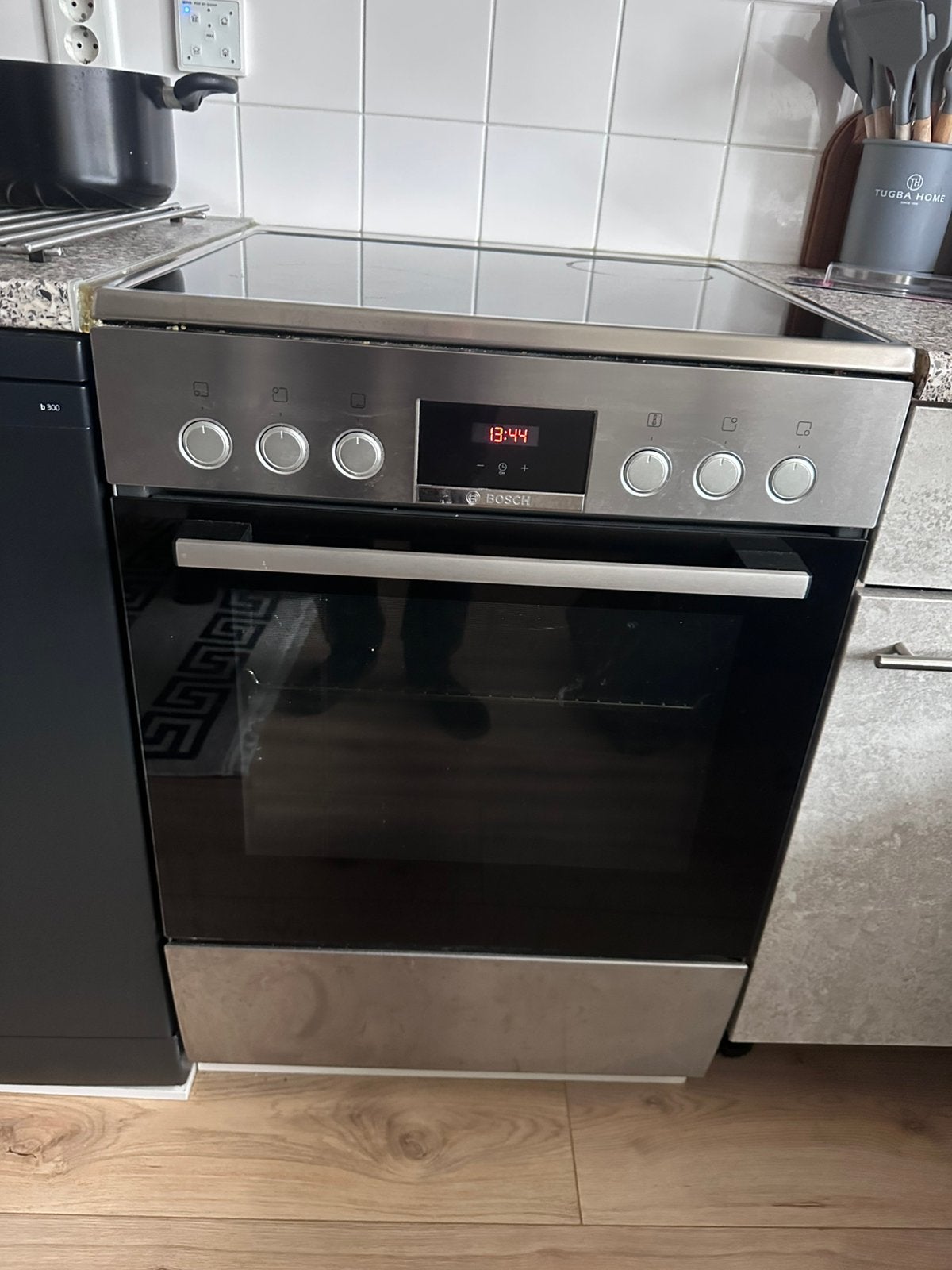 Bosch kookplaat met oven keramische fornuis vanaf 24 oktober, Ophalen, 4 kookzones, Zo goed als nieuw, Inductie