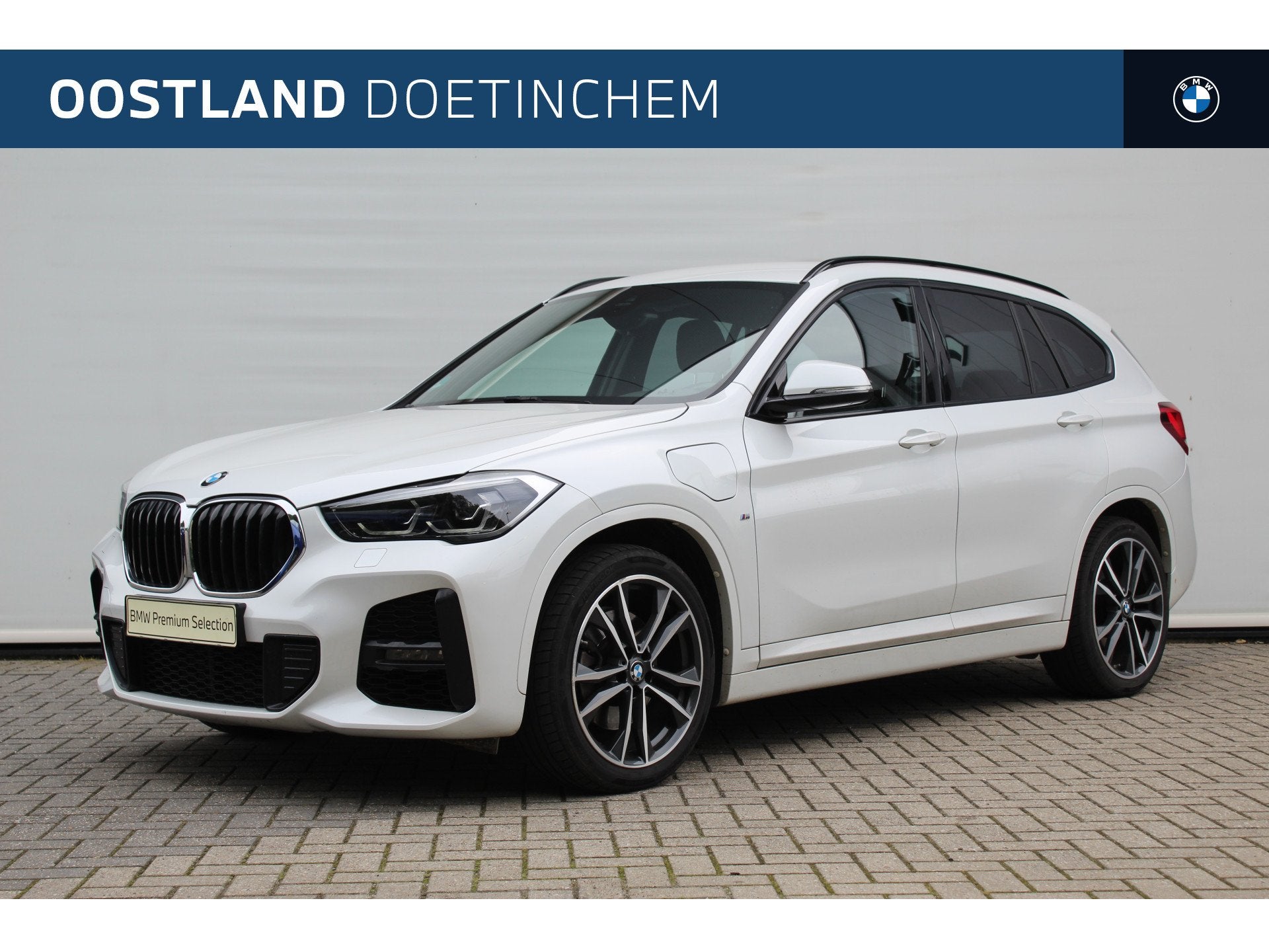 BMW X1 xDrive25e M Sport Automaat / Trekhaak / Sportstoelen, Auto's, BMW, 8 kWh, Gebruikt, Met garantie (alle), Wit