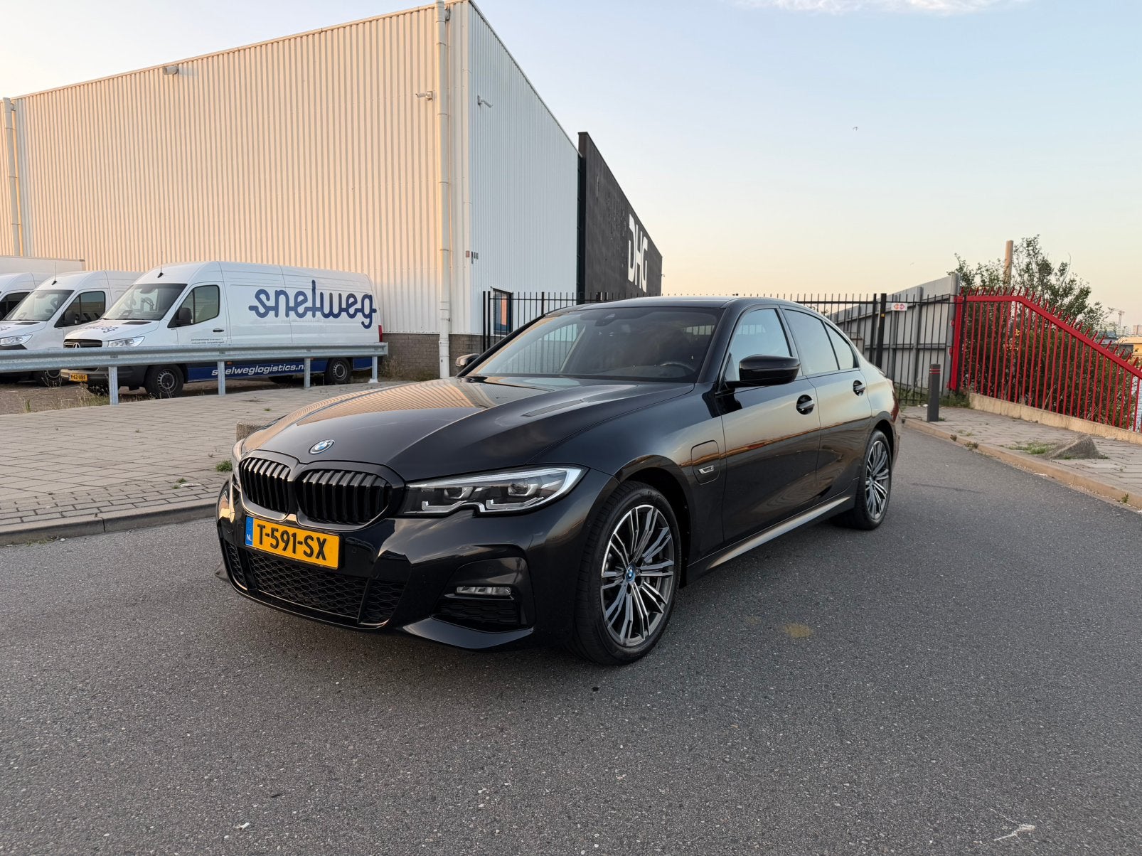 BMW 330e M Sport | Stoelverwarming | Dealer OH, Automaat, 1998 cc, 4 cilinders, Alcantara