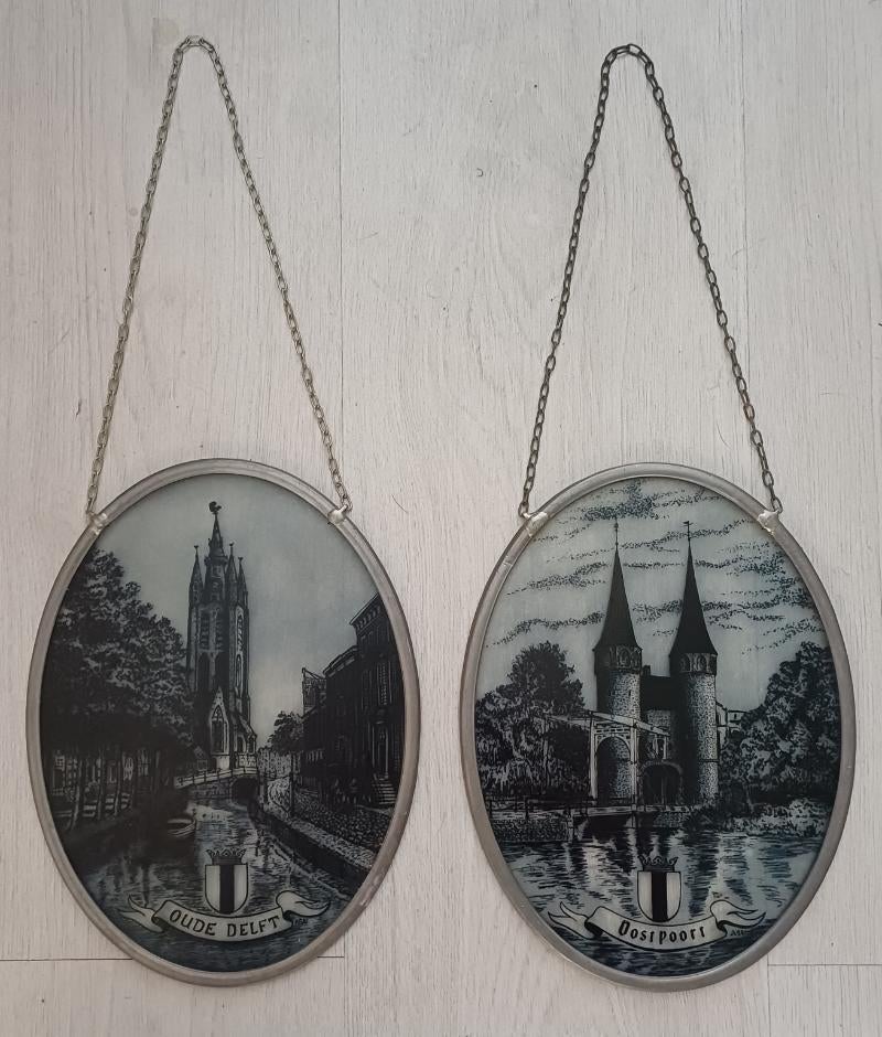 2 Glas in lood raam hangers oude delft en de oostpoort, Meerkleurig, Ophalen of Verzenden, Zo goed als nieuw, Glas