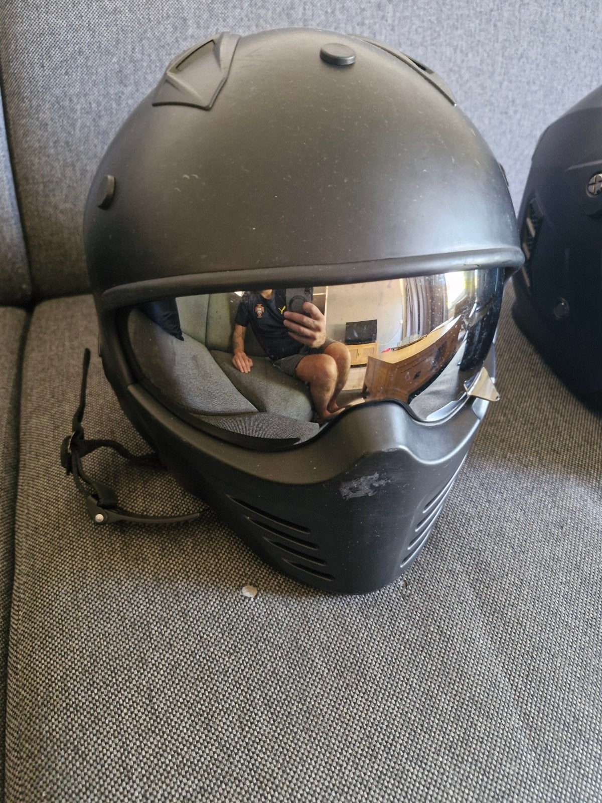 2 helmen te koop - 50 euro per stuk, Ophalen, Zo goed als nieuw, Overige merken