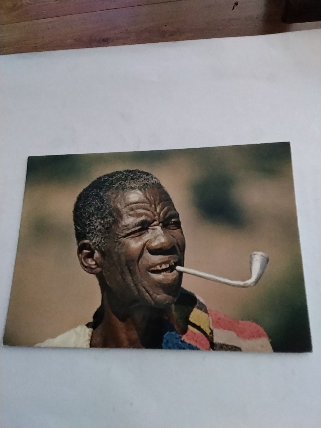Vintage Ansichtkaart: Afrikaanse Man met Pijp, Ophalen of Verzenden