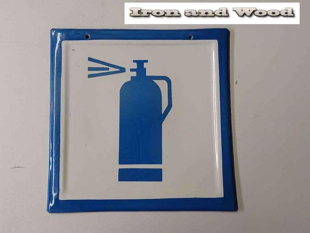 Emaille vintage bord - brandblusser afm: 24 x 24 blauw/wit, Gebruikt, 24 cm, Ophalen of Verzenden, 24 cm