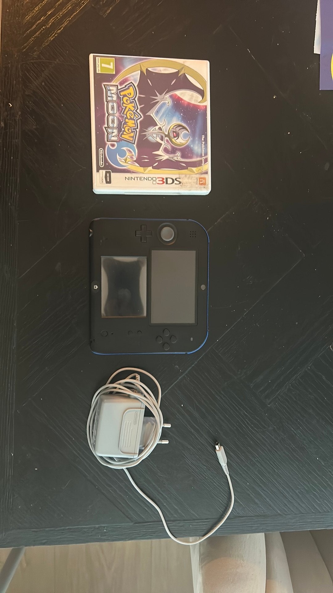 Nintendo 2DS met pokemon Moon, Spelcomputers en Games, Ophalen of Verzenden, Zo goed als nieuw, Blauw, 2DS