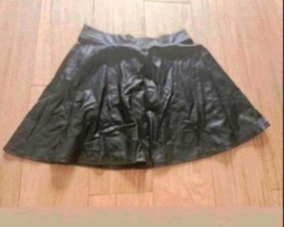 Forever 21 zwart lederlook rok, Kleding | Dames, Maat 38/40 (M), Zwart, Ophalen of Verzenden, Zo goed als nieuw