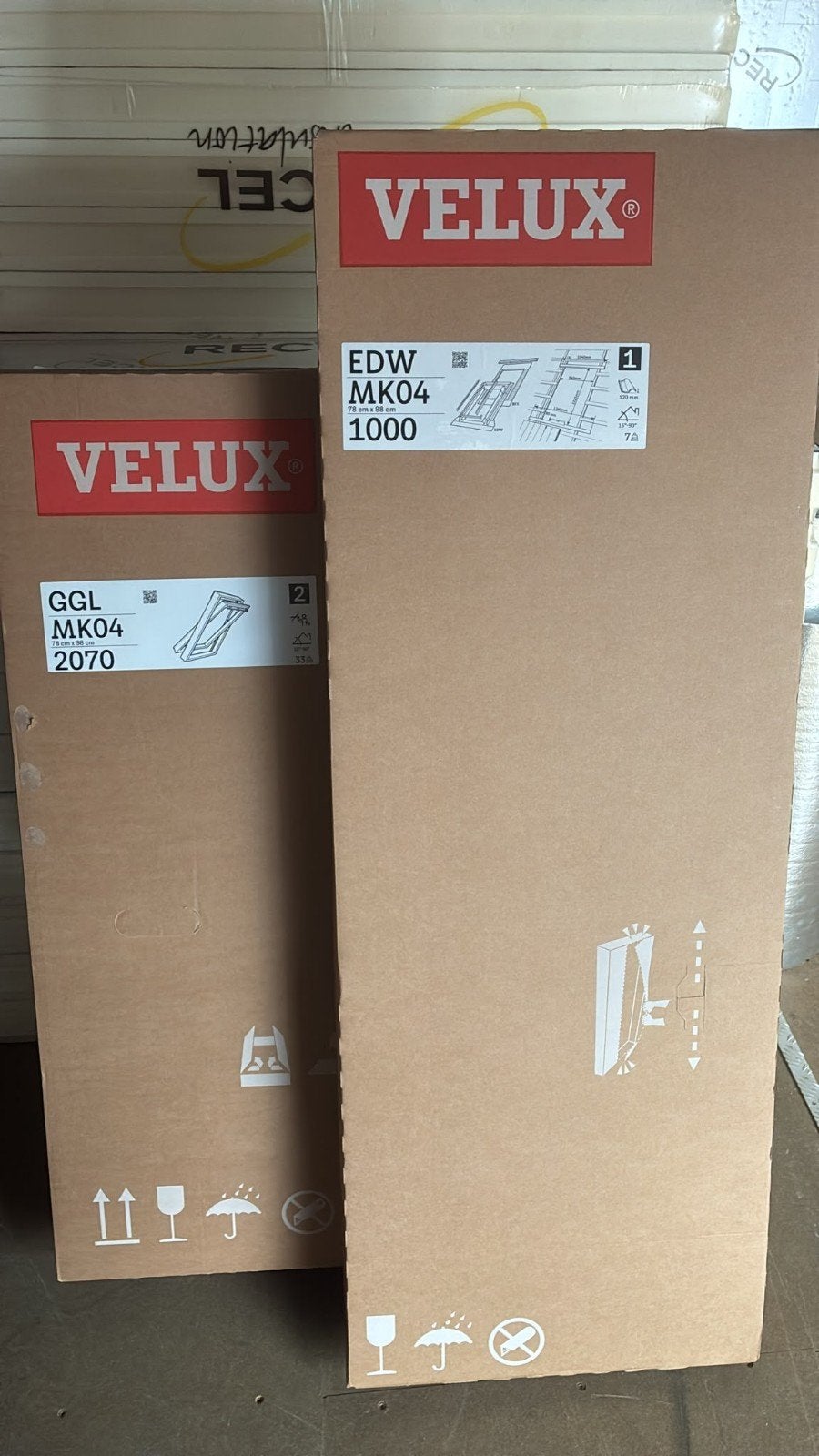 2 nieuwe velux dakramen hout wit gelakt 78x98 compleet!, Doe-het-zelf en Verbouw, Glas en Ramen, Ophalen, Minder dan 80 cm, 80 tot 120 cm