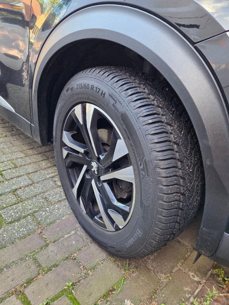 Foto 20 van Peugeot 2008 (Allure) 1.2 Puretech 2020 Zwart