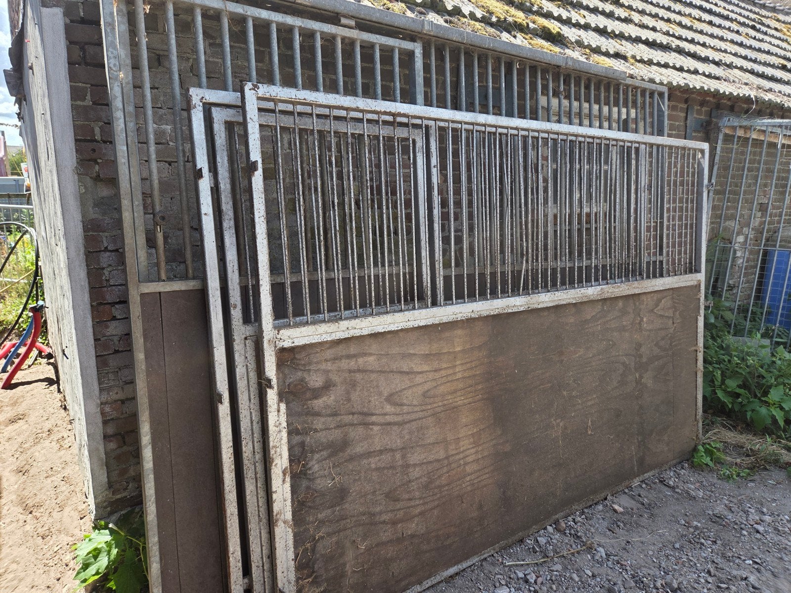 Gebruikte stalwanden paarden 2x met deur