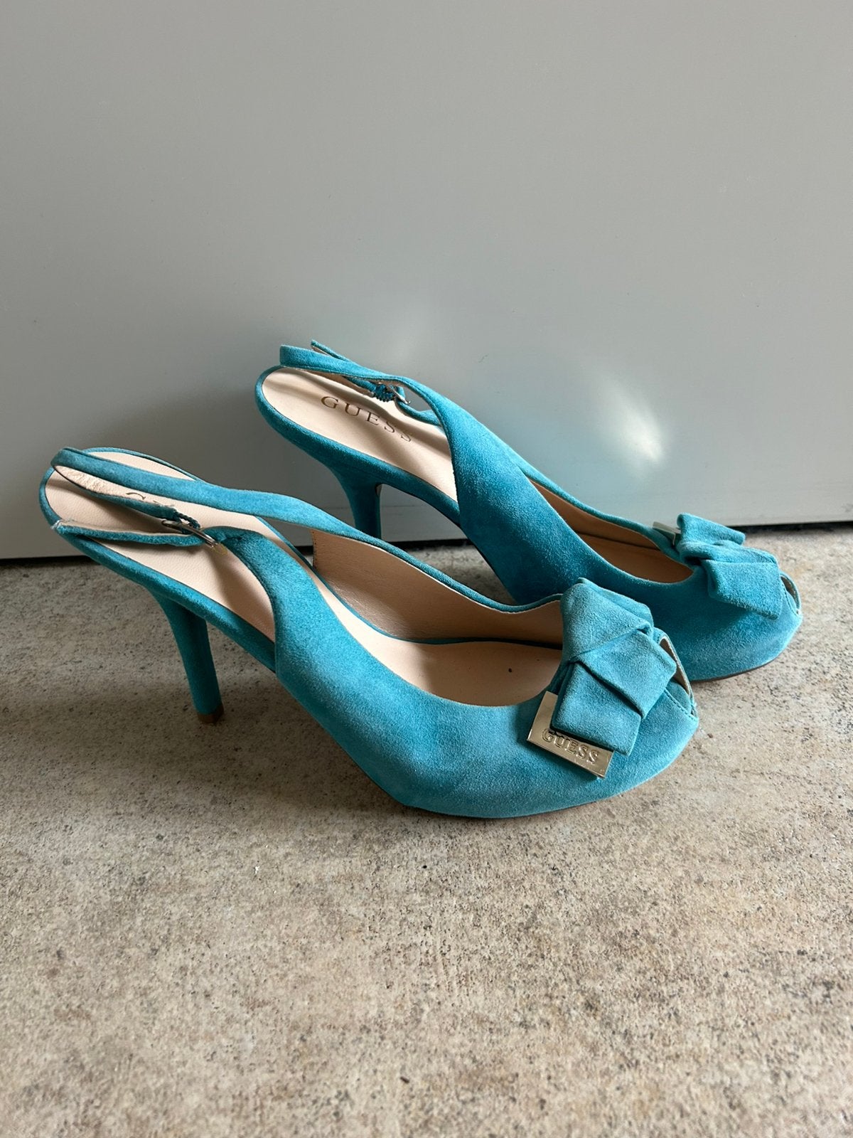 Turquoise-Kleurige Guess Peeptoe Pumps maat 39, Kleding | Dames, Pumps, Blauw, Ophalen of Verzenden, Gedragen
