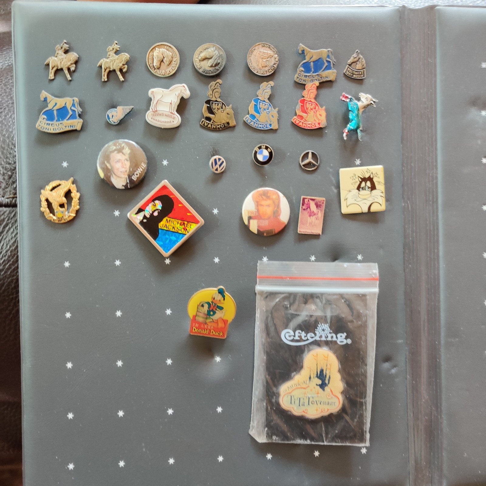 Verzameling buttons en pins, Verzamelen, Speldjes, Pins en Buttons, Ophalen of Verzenden, Gebruikt, Merk, Button