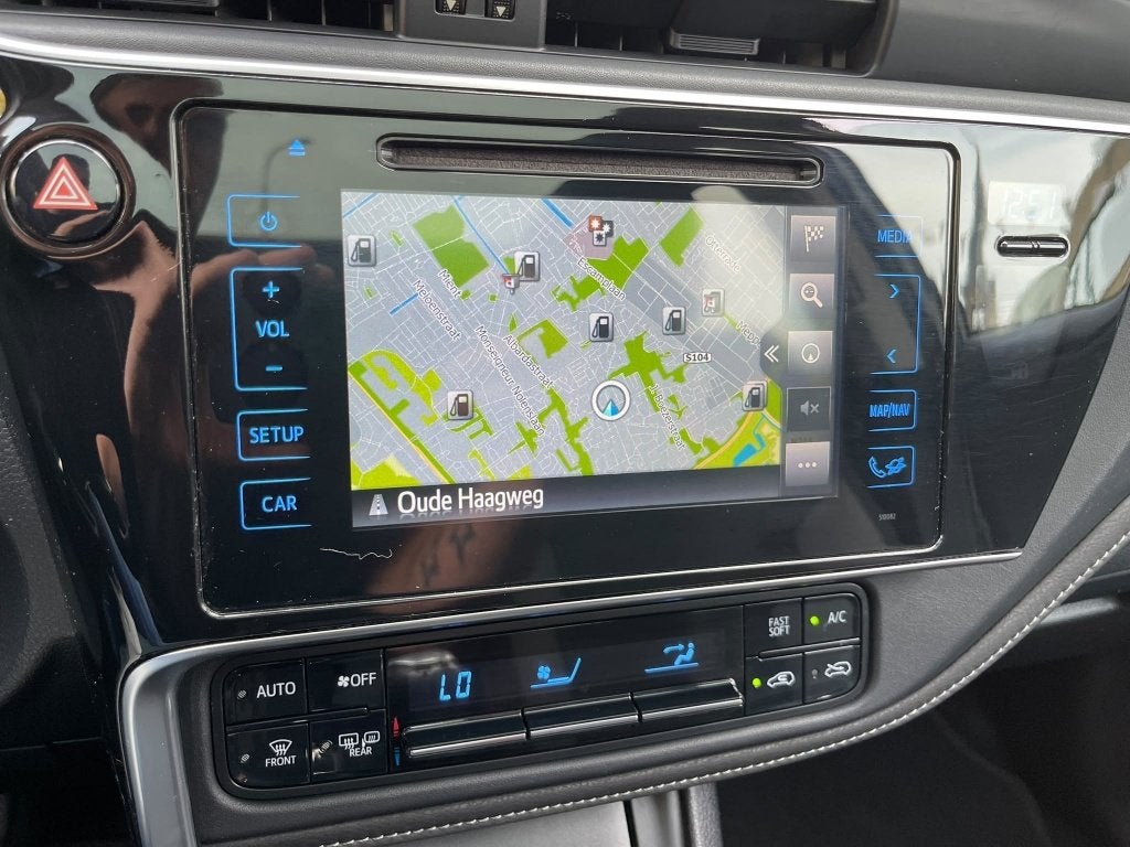 Foto 8 van Toyota Auris Touring Sports 1.2T Business Pano Trekhaak Navi