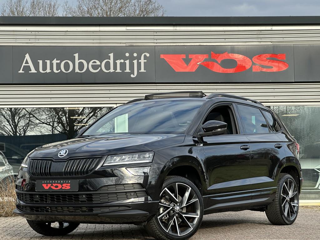 Skoda Karoq 1.5 TSI ACT Sportline | Panodak | ACC | Camera |, Stof, 4 cilinders, Zwart, Bedrijf