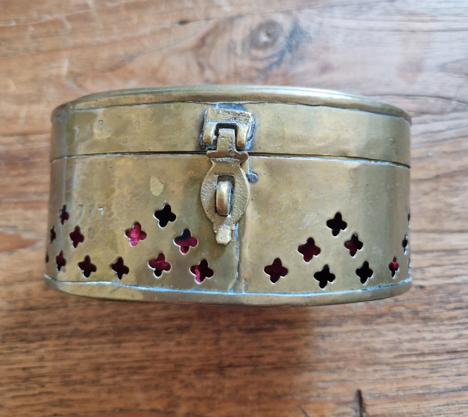 Antieke messing cricket box, Ophalen