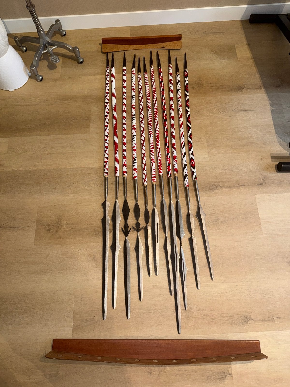 Unieke Set Ceremoniële Masai Speren - Handgemaakt, 176 CM, Antiek en Kunst, Ophalen, Wapen, Afrika, Handgemaakt