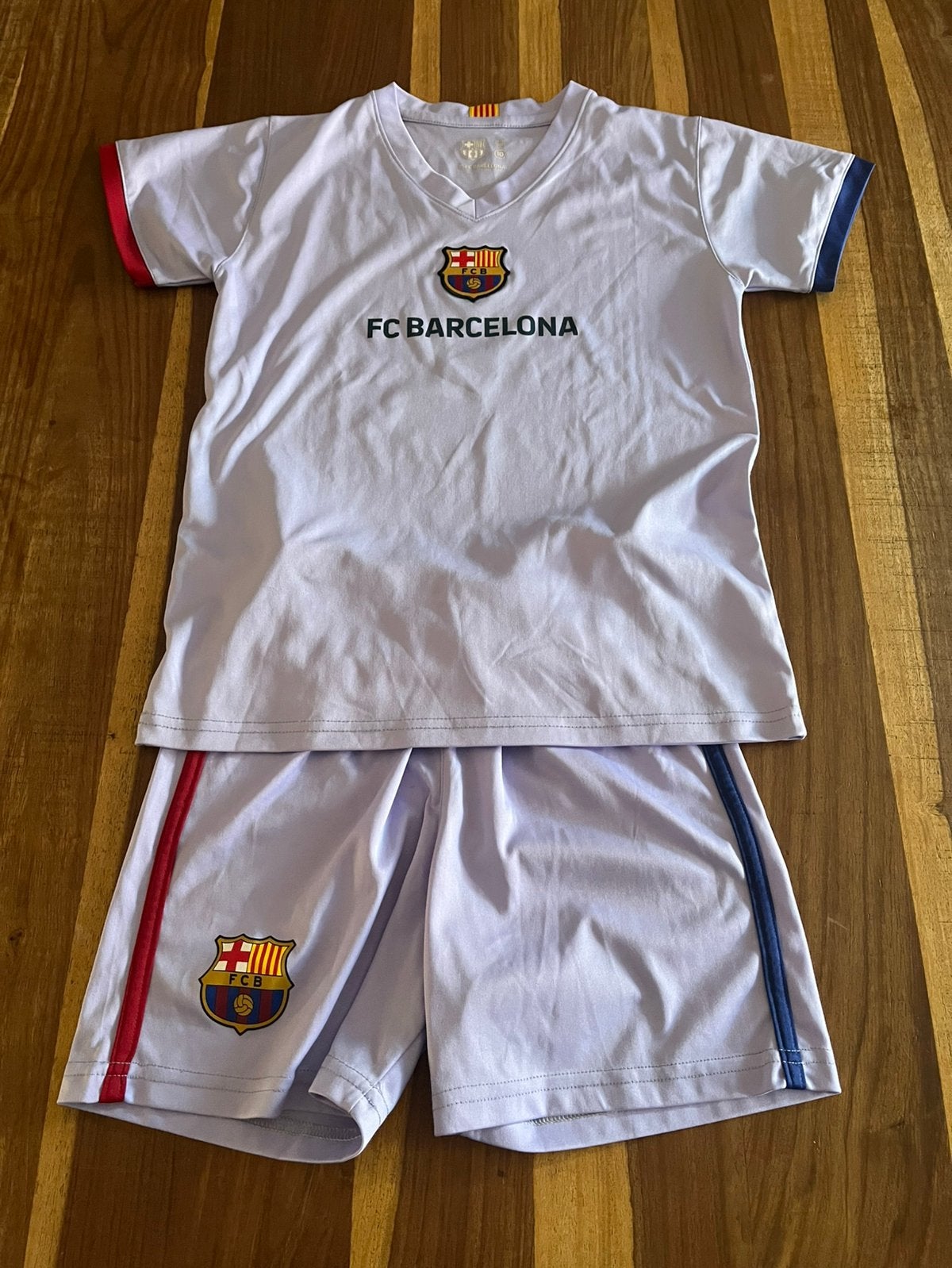 Sport- voetbaltenue, paars; Barcelona, maat 10/140, Ophalen of Verzenden, Gebruikt, Jongen of Meisje, Sport- of Zwemkleding