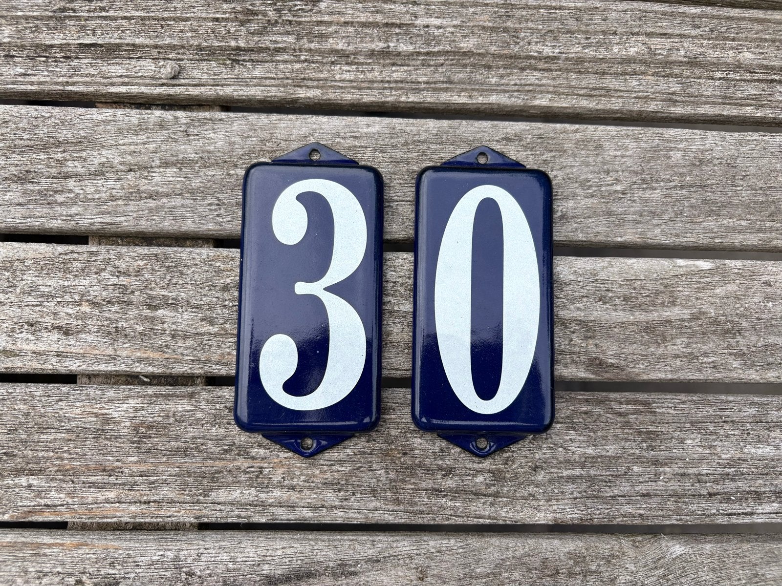 Emaille huisnummer 30 - Blauw met wit, Antiek en Kunst, Ophalen of Verzenden