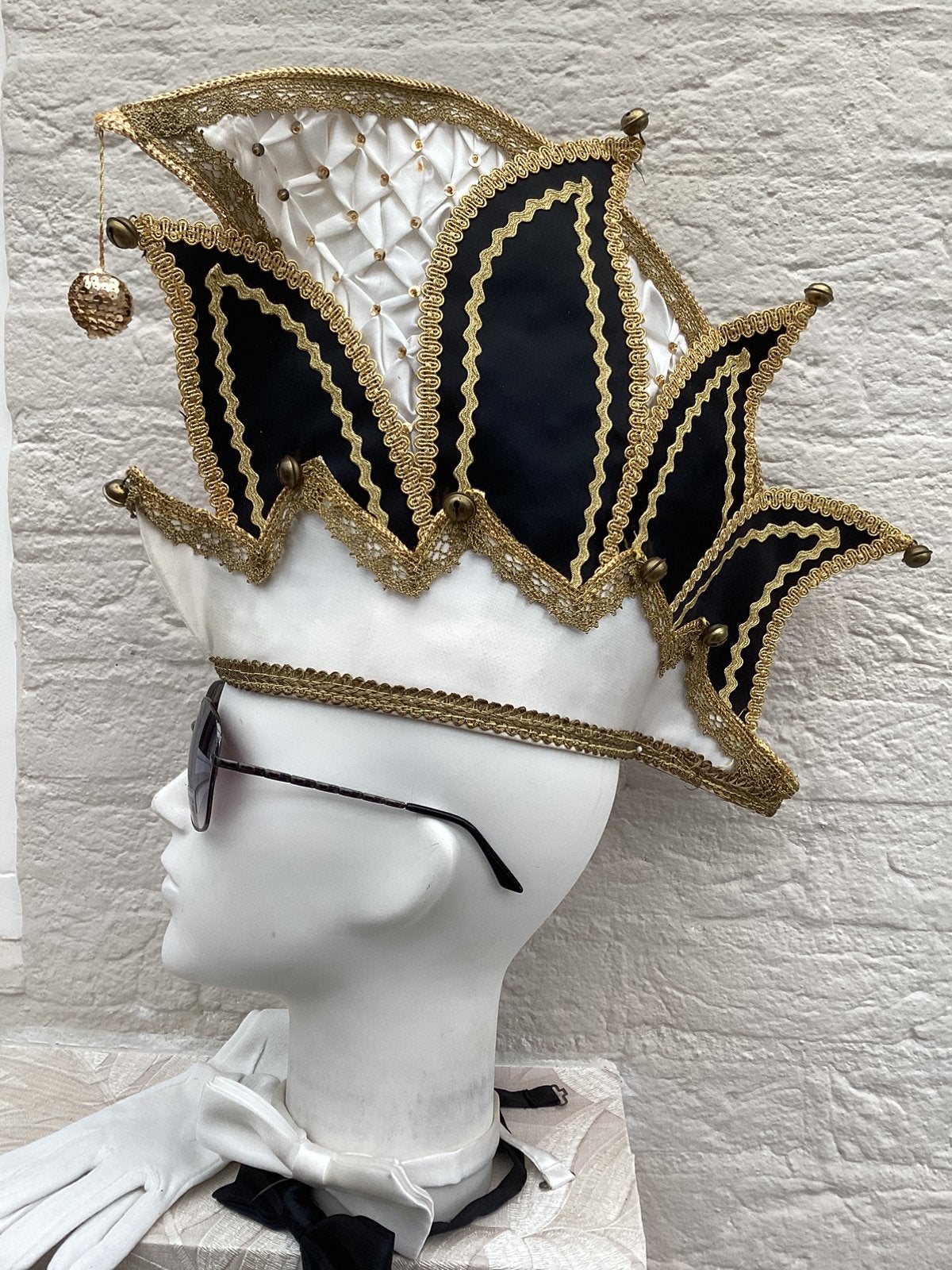 Prinsensteek , creme / goud , 2x vlinderdas met handschoenen, Kleding | Heren, Carnaval, Overige maten, Ophalen of Verzenden, Zo goed als nieuw