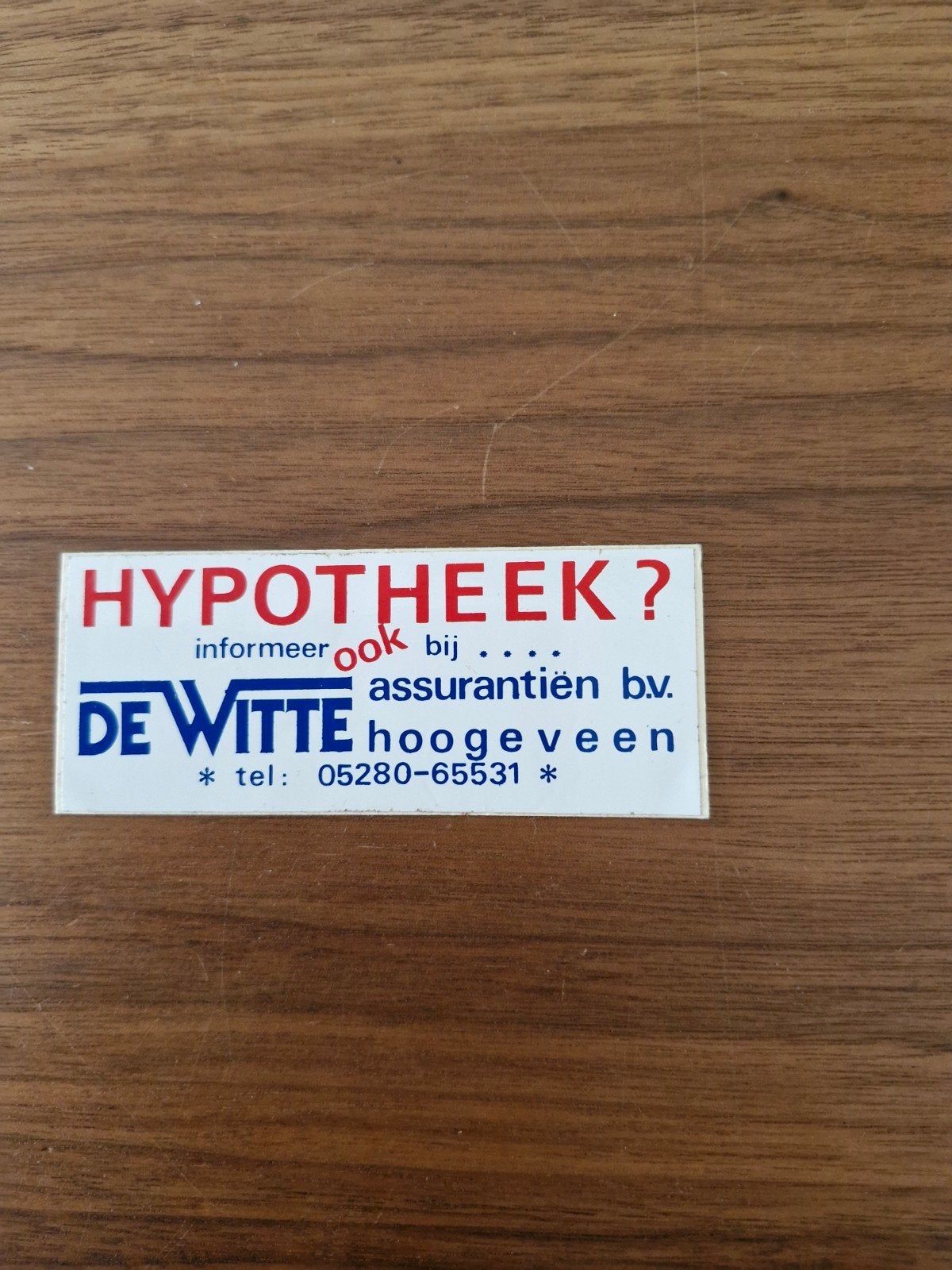 8972  sticker De Witte Assurantiën Hoogeveen Hypotheek, Verzamelen, Ophalen of Verzenden, Gebruikt, Bedrijf of Vereniging