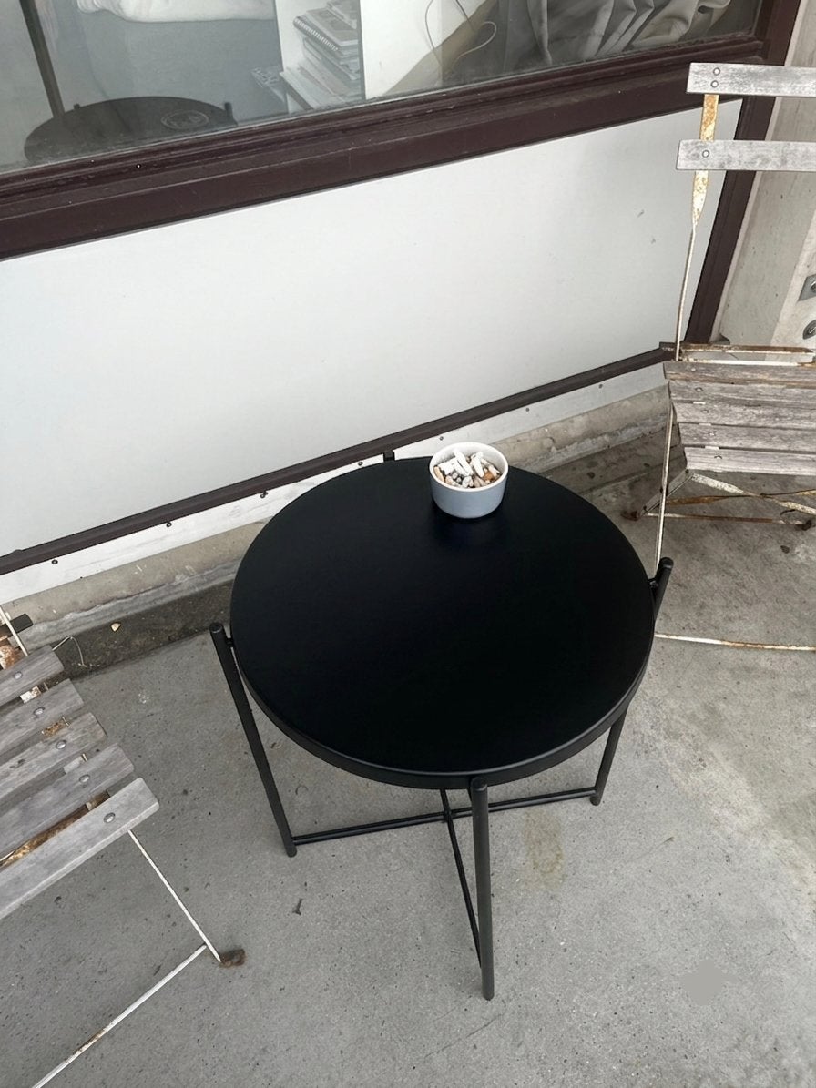 Tray table - IKEA Gladom bijzettafel, zwart, 45x53 cm, Huis en Inrichting, Minder dan 55 cm, Gebruikt, Metaal of Aluminium, Rond