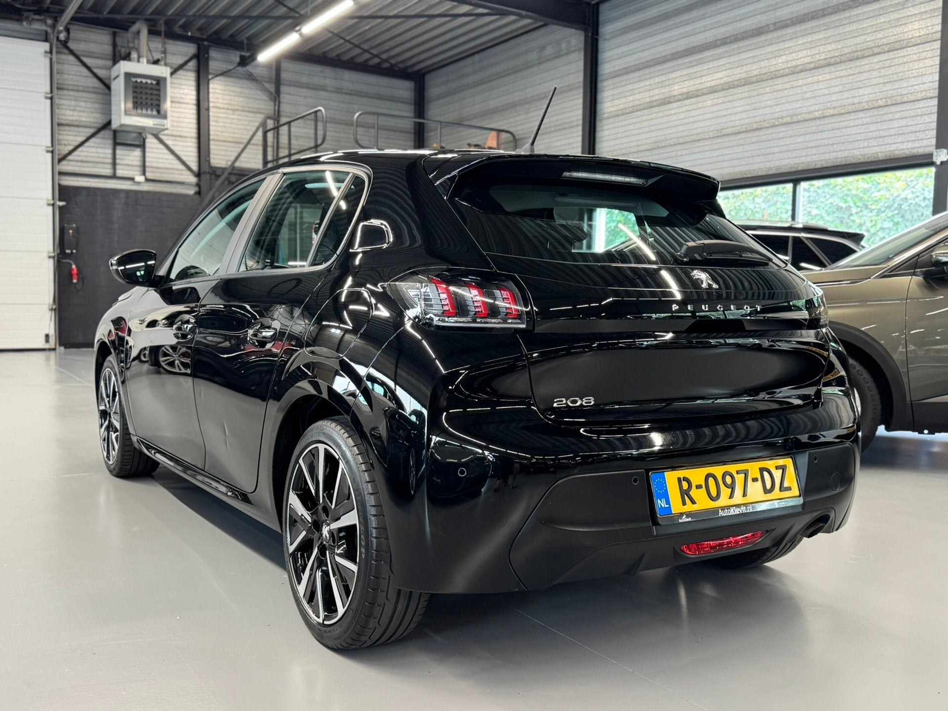 Peugeot 208 1.2 PureTech Active Led l 17'' l Carplay l, Auto's, Voorwielaandrijving, Dealer onderhouden, Euro 6, 1199 cc