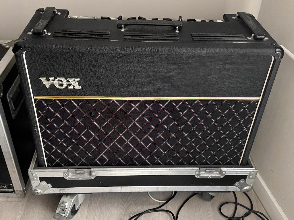 VOX AC30 1975 2x12 (Celestion Greenback speakers) nwe buizen, Muziek en Instrumenten, Versterkers | Bas en Gitaar, Ophalen, Gebruikt