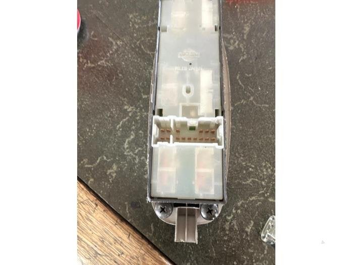 Elektrisch Raam Schakelaar van een Nissan Almera Tino, Auto-onderdelen, Gebruikt, -, -, -