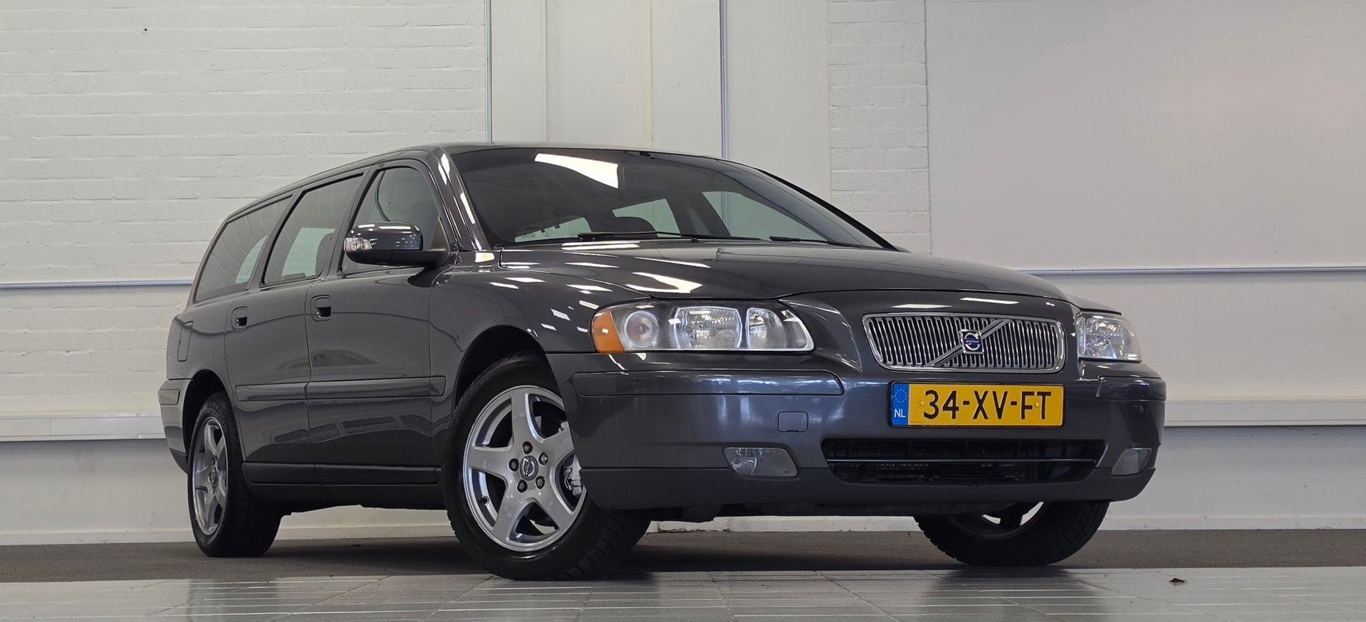 Volvo V70 2.4 Edition 2e Eigenaar 100% onderhouden Parkeerhu, Auto's, Voorwielaandrijving, Dealer onderhouden, Leder en Stof, Zwart