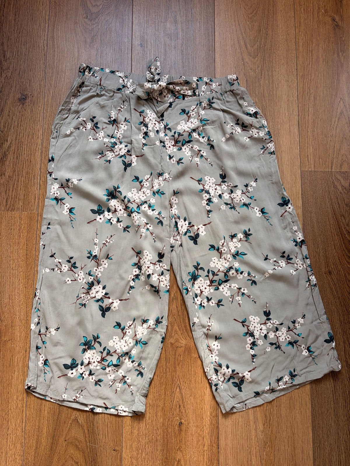 Soyaconcept capri broek met bloemenmotief, Kleding | Dames, Maat 38/40 (M), Meerkleurig, Ophalen of Verzenden, Zo goed als nieuw