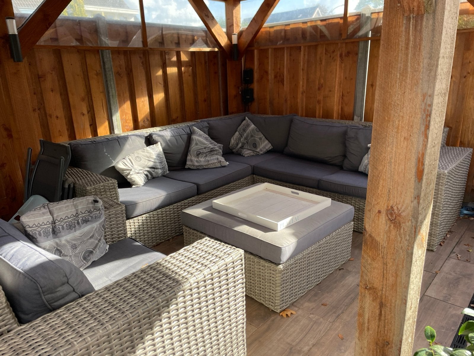 Ruime hoekbank met stoel en tafel, Tuin en Terras, Ophalen, Kunststof, Gebruikt, 6 zitplaatsen