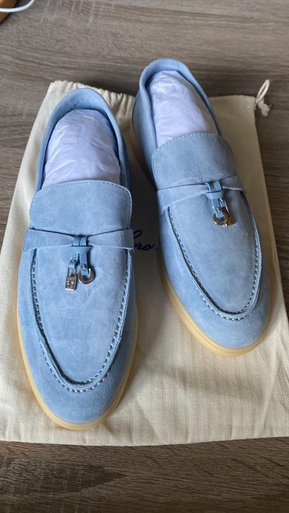 Loro piana maat 37,38,39 en 40 babyblauw, Kleding | Dames, Schoenen, Ophalen of Verzenden, Nieuw, Sneakers of Gympen