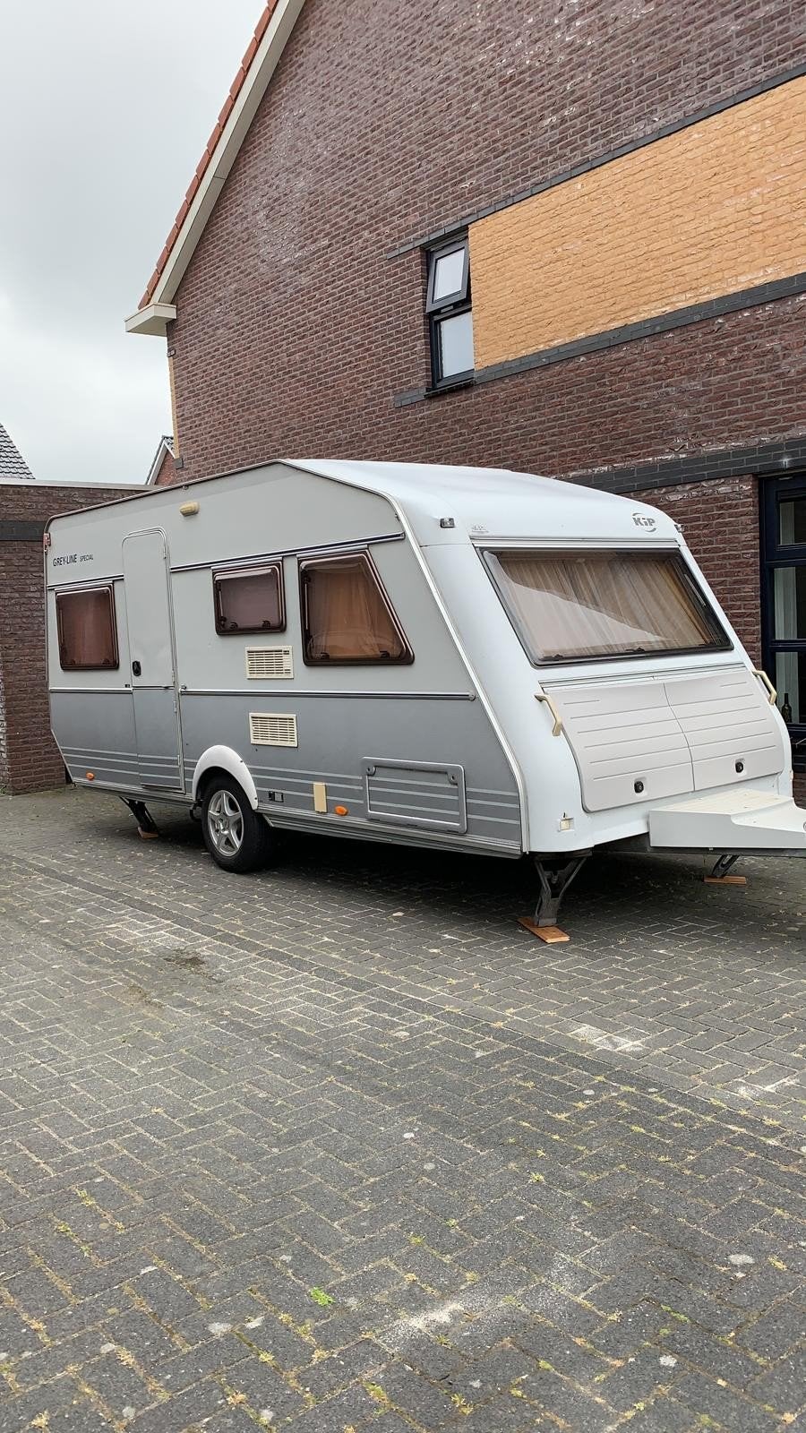 Kip Grey-line Special 47 TRZ (2001), Caravans en Kamperen, Caravans, Rondzit, Dwarsbed, Particulier, 4 tot 5 meter