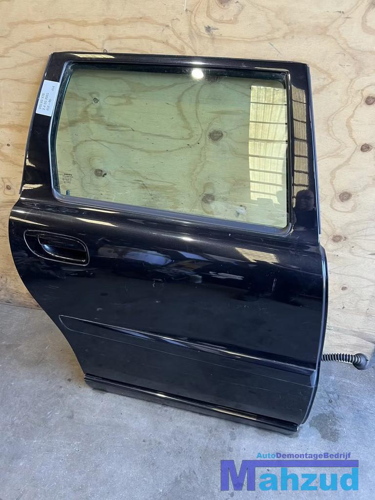 VOLVO V70 Zwart 45246 rechts achter deur 1999-2007, Auto-onderdelen, Carrosserie en Plaatwerk, Gebruikt, Gunnar Engellaus vag 8
405 31  Gothenburg, SE