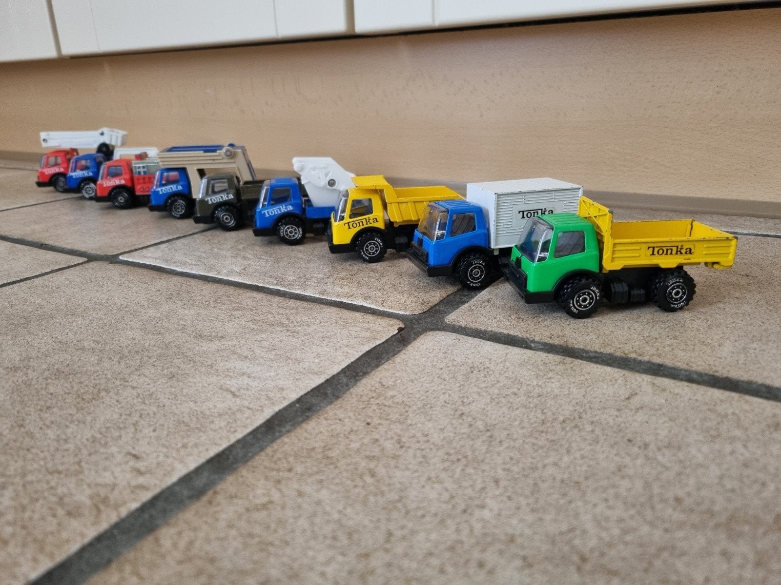 Tonka Mini Vrachtwagens Collectie - 9 Stuks, Kinderen en Baby's, Speelgoed | Speelgoedvoertuigen, Ophalen of Verzenden, Gebruikt