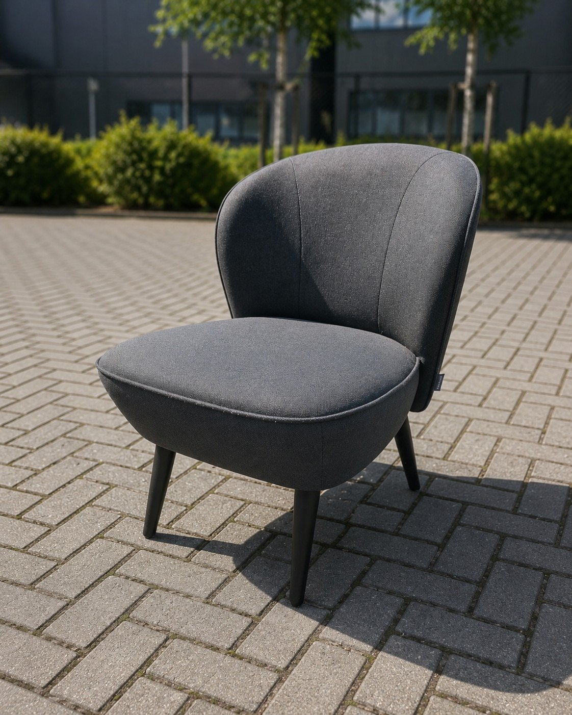 WOOOD fauteuil SARA grijs – moderne stoffen loungestoel, Huis en Inrichting, Fauteuils, Ophalen of Verzenden, Stof, 50 tot 75 cm