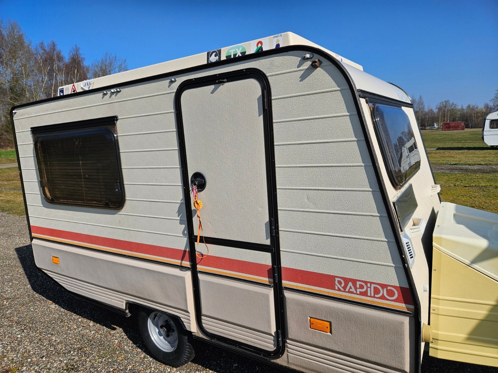 Lichtgewicht Vintage Rapido met nieuwe voortent, Caravans en Kamperen