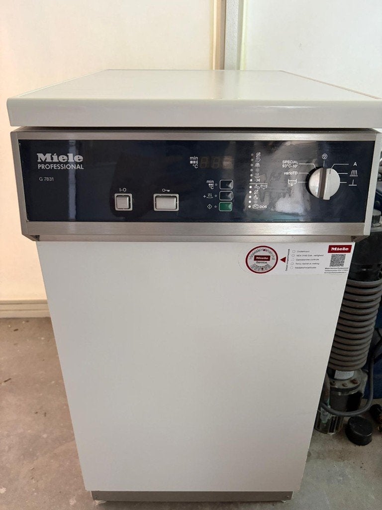 Miele Professional G7831 | Industriële vaatwasser, Ophalen, 18 tot 22 liter, Zo goed als nieuw, Voorspoelprogramma