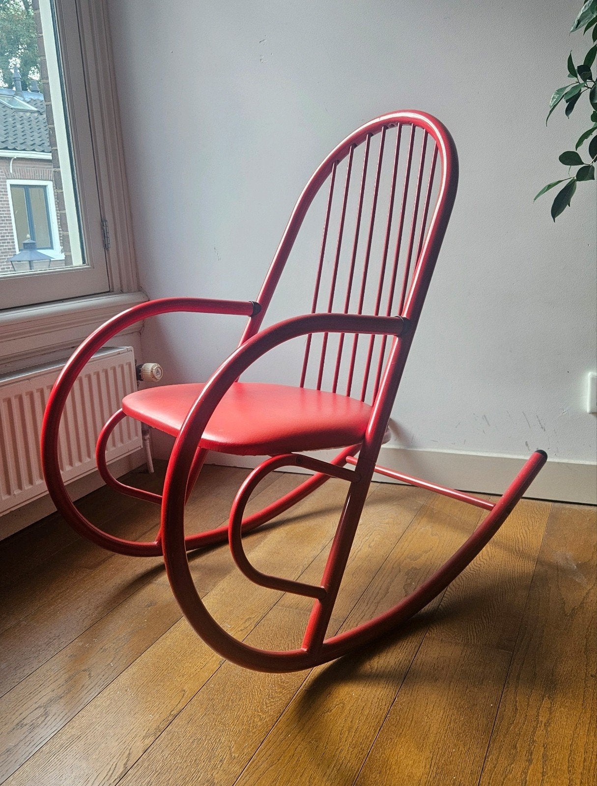 Vintage Amisco schommelstoel - jaren 90 - postmodern rood, Ophalen, Vintage, postmodern, retro, 75 tot 100 cm, 50 tot 75 cm