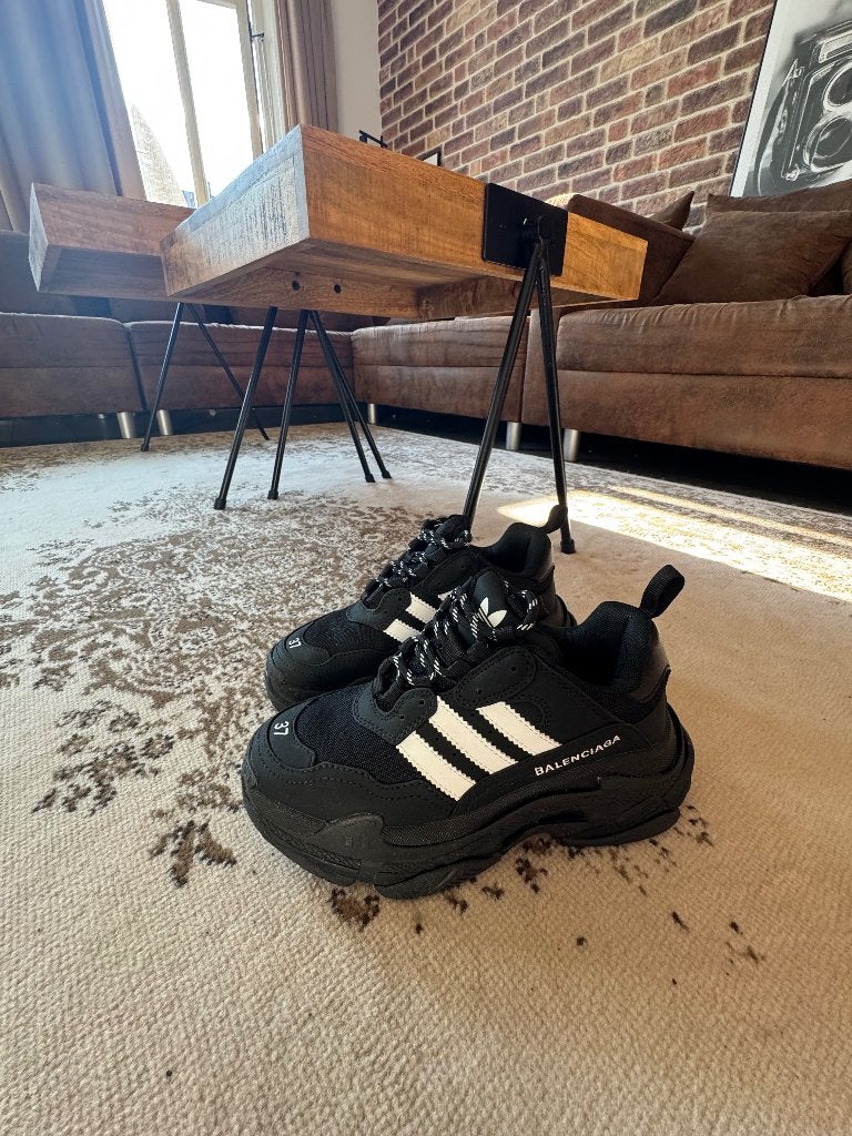 Balenciaga x adidas sneakers – maat 37 – zo goed als nieuw, Balenciaga, Zwart, Ophalen of Verzenden, Sneakers of Gympen