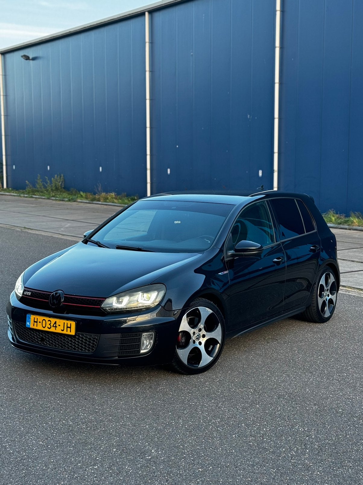 Volkswagen Golf 2.0 GTI DSG K04 TURBO UPGRADE, Auto's, Volkswagen, 4 cilinders, Zwart, 14 km/l, 1314 kg