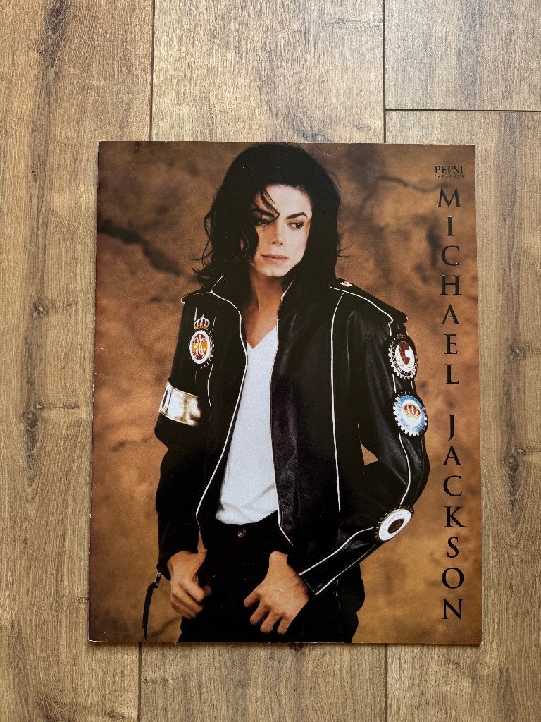 Michael Jackson Dangerous World Tour Book 1992, Ophalen of Verzenden, Zo goed als nieuw, Boek, Tijdschrift of Artikel