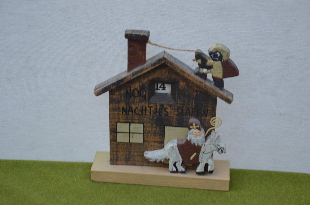 Houten vintage Sinterklaas en Piet aftelkalender huis met sc, Diversen, Ophalen of Verzenden, Gebruikt
